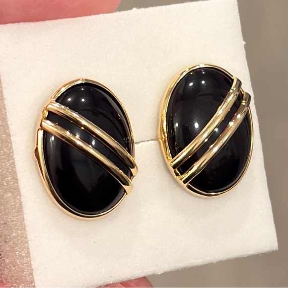 Vintage 14K Onyx Earrings, 1980s Style, Striped Gold Black, Oval Luxury Studs - Picture 5 of 14